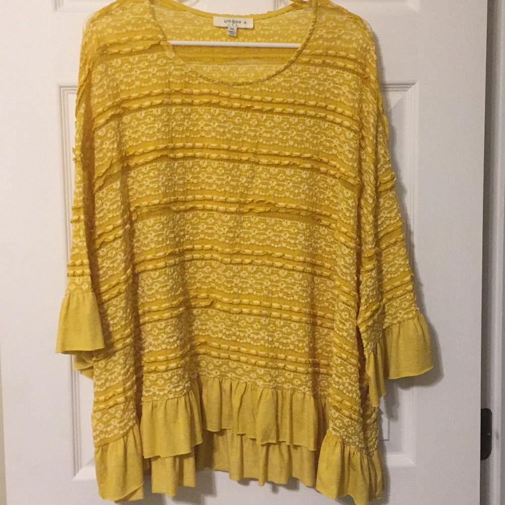 Adorable yellow blouse. Lots of detail